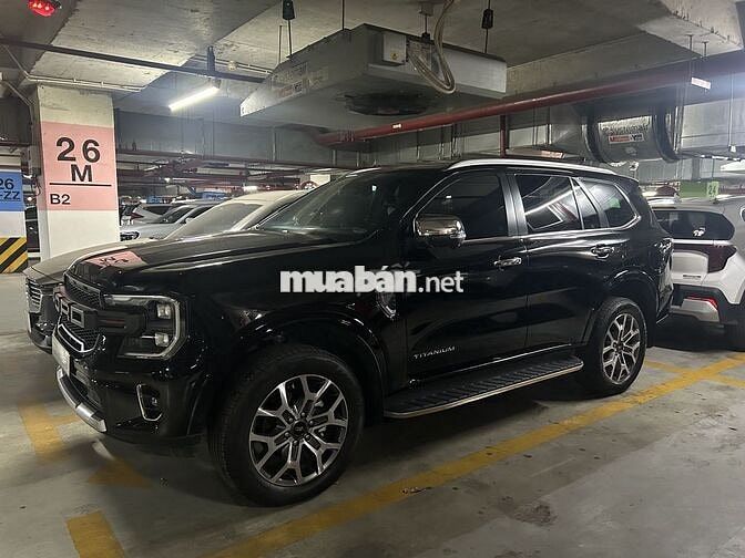Ford Everest Titanium Đen