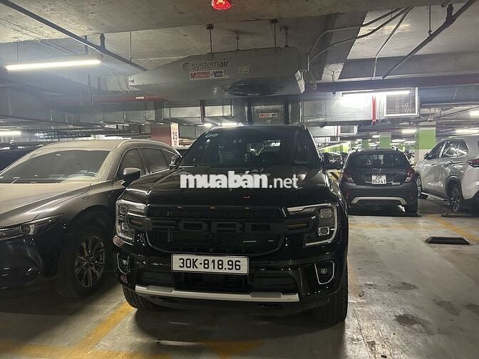 Ford Everest Titanium Đen