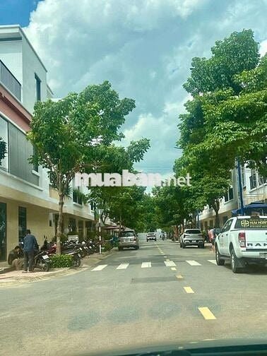 Cần tiền bán gấp nhà mới xây chưa hoàn thiện
