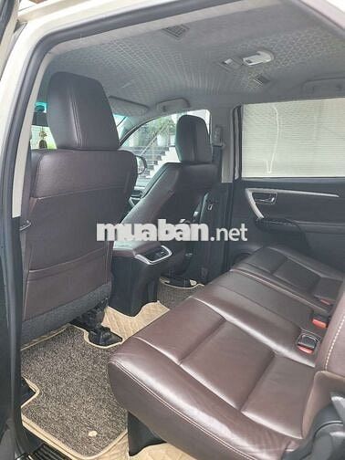 Toyota Fortuner 7 chỗ màu Trắng