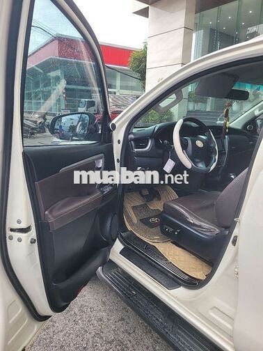 Toyota Fortuner 7 chỗ màu Trắng