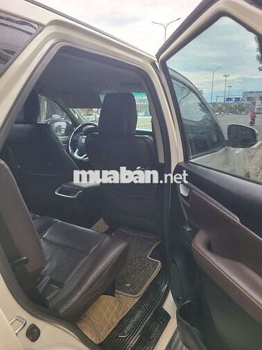 Toyota Fortuner 7 chỗ màu Trắng