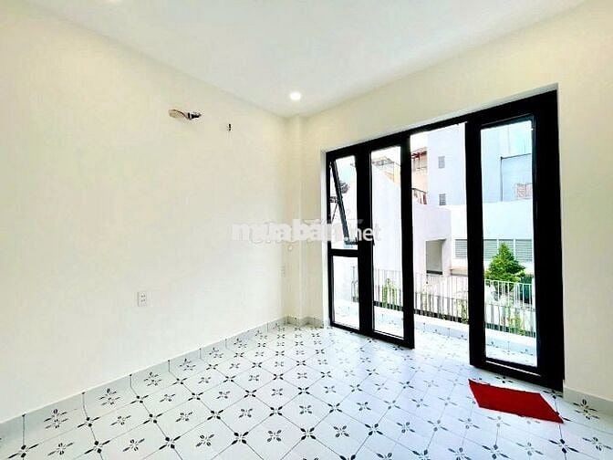 Nhà vuông vức 2 lầu đúc hẻm xe hơi Trường Chinh