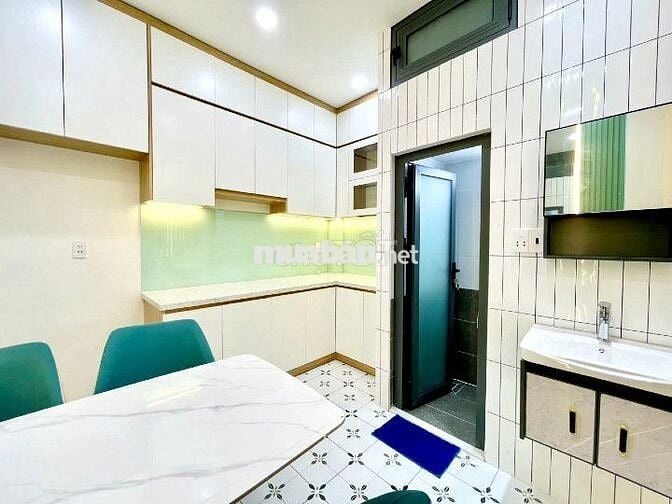 Nhà vuông vức 2 lầu đúc hẻm xe hơi Trường Chinh