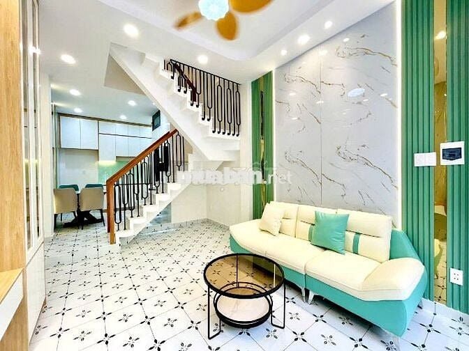 Nhà vuông vức 2 lầu đúc hẻm xe hơi Trường Chinh