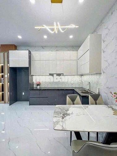 Chủ nhà định cư Mỹ, cần bán nhanh căn nhà lầu ngay Đồng Khởi