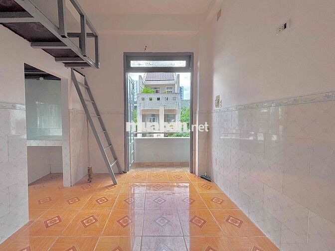 PHÒNG TRỌ GÁC BAN CÔNG/ CỬA SỔ GẦN ĐẠI HỌC VĂN HIẾN