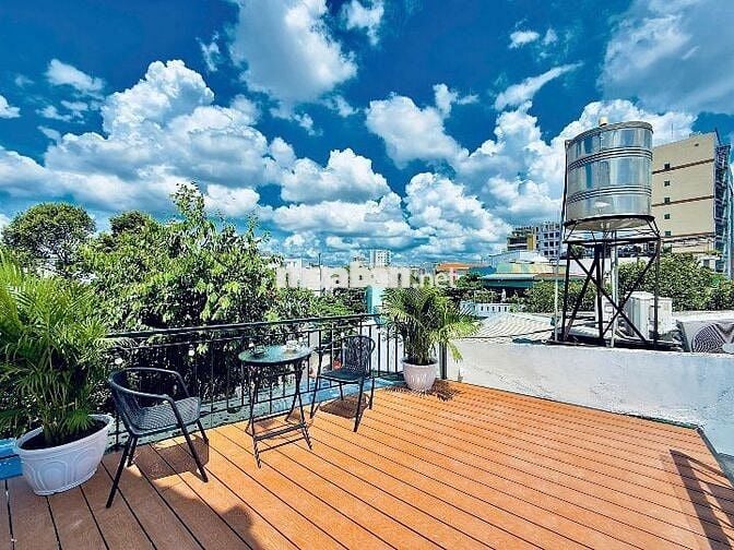 Bán nhà mặt tiền 2 lầu 1 sân thượng đường Trường Sa
