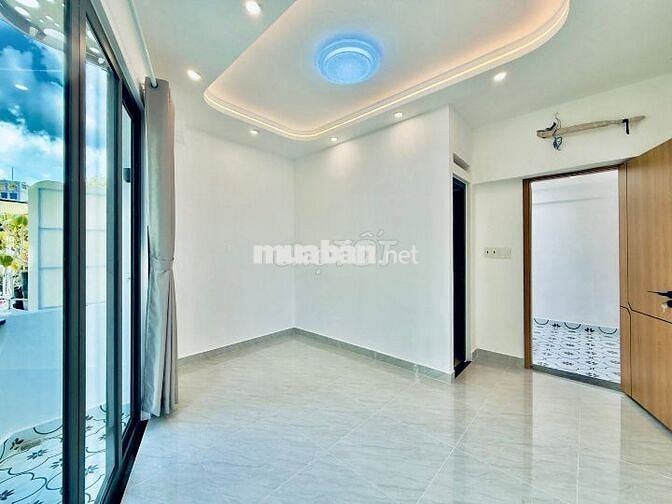 Bán nhà mặt tiền 2 lầu 1 sân thượng đường Trường Sa