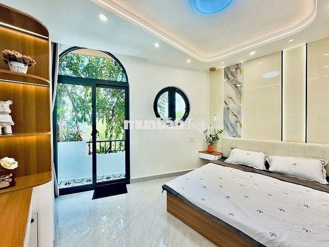 Bán nhà mặt tiền 2 lầu 1 sân thượng đường Trường Sa