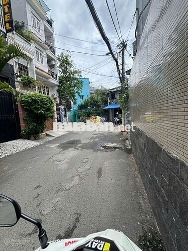 Kẹt Tiền ! Bán Nhà 4 tầng ~100m2 (6m x 17m) Nguyễn Văn Đậu hẻm xe hơi