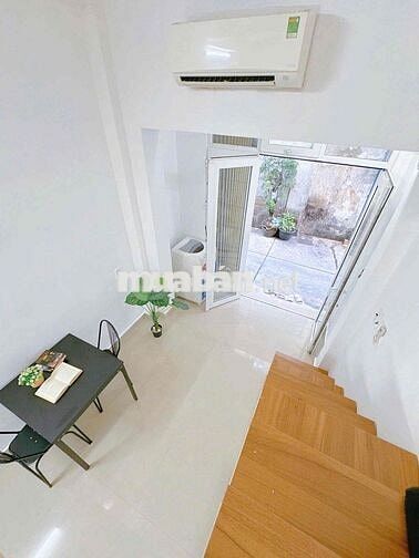 CHO THUÊ NHÀ Ở DẠNG GÁC NGAY TRỆT MẶT TIỀN HẺM RỘNG NGAY LÊ VĂN SỸ