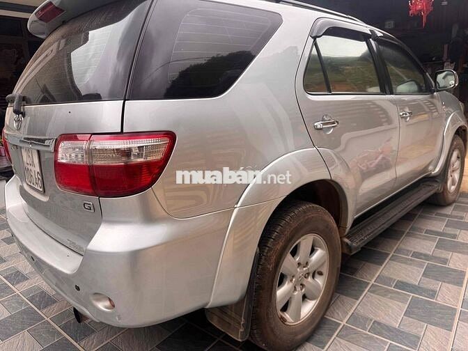Toyota Fortuner 2009 Số sàn Máy dầu Bạc