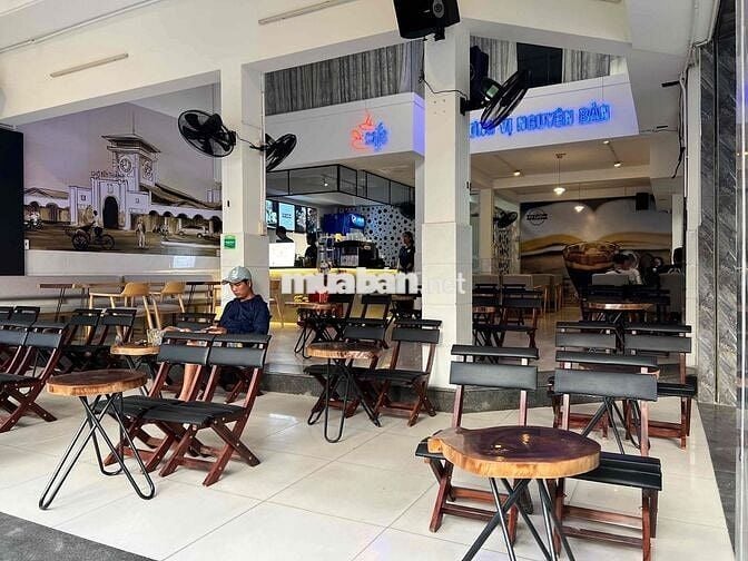 Tuyển 4 nhân viên Phục Vụ