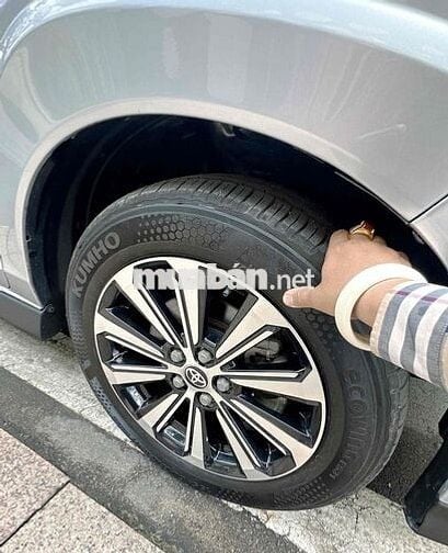 Toyota Veloz Cross 1.5 CVT 2024 Bạc 7 chỗ như mới