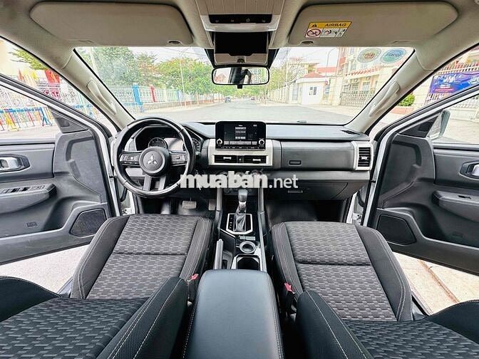 Bán tải Mitsubishi Triton 2024 12.000km xe zin
