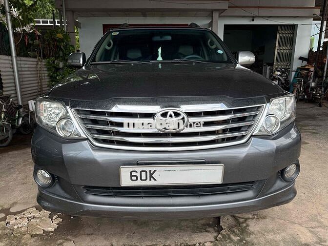 Toyota Fortuner V 2012 Tự động Xám