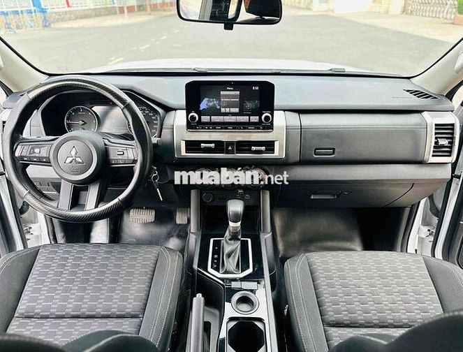 Bán tải Mitsubishi Triton 2024 12.000km xe zin