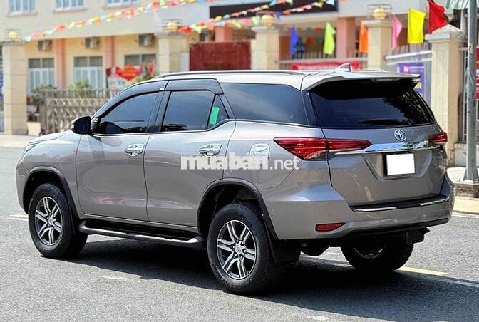 Toyota Fortuner 2021 2.4G AT máy dầu số tự động