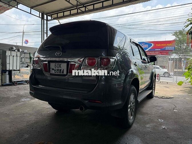 Toyota Fortuner V 2012 Tự động Xám