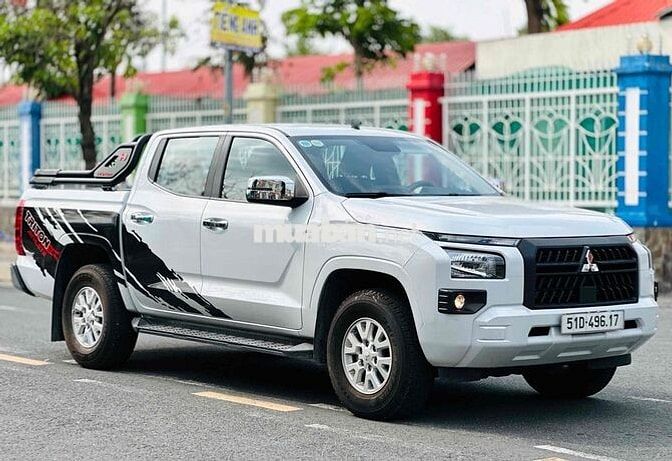 Bán tải Mitsubishi Triton 2024 12.000km xe zin