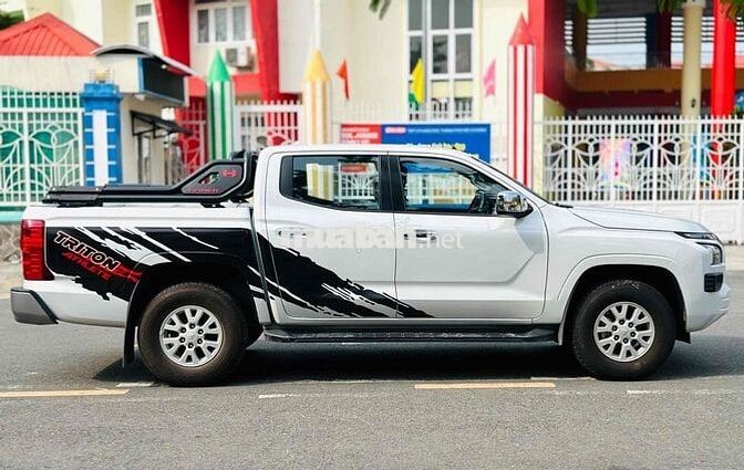 Bán tải Mitsubishi Triton 2024 12.000km xe zin