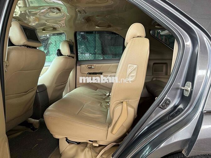 Toyota Fortuner V 2012 Tự động Xám