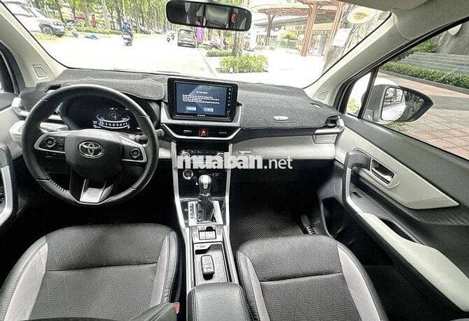 Toyota Veloz Cross 1.5 CVT 2024 Bạc 7 chỗ như mới