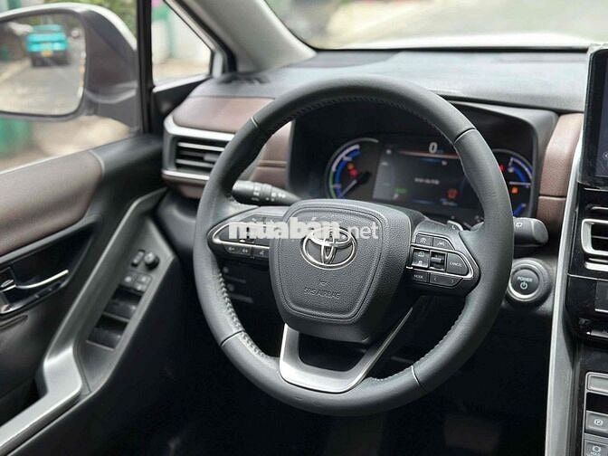 Toyota Innova HEV 2025 Xăng điện Màu trắng