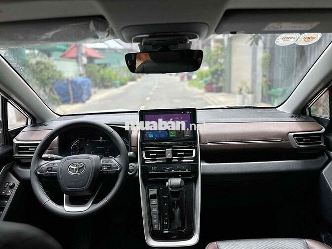 Toyota Innova HEV 2025 Xăng điện Màu trắng