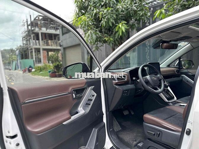 Toyota Innova HEV 2025 Xăng điện Màu trắng