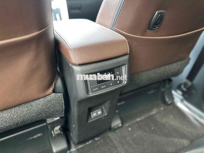 Toyota Innova HEV 2025 Xăng điện Màu trắng