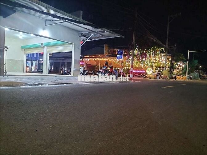 căn góc cực đắc địa còn xót lại trên con đường sầm uất