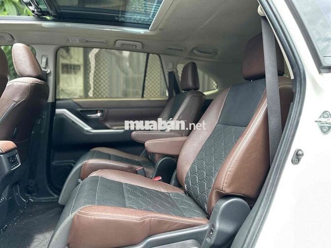 Toyota Innova HEV 2025 Xăng điện Màu trắng