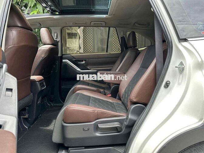 Toyota Innova HEV 2025 Xăng điện Màu trắng