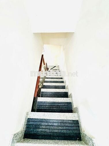 NHÀ- MBKD CMT8 Q.10- HẺM OTO TỚI CỬA- CÁCH MT CHỈ 2 CĂN- HOÀN CÔNG ĐỦ