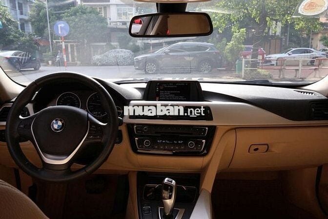 BMW 320i 2016 màu trắng, số tự động 93.000 km
