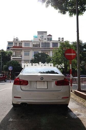 BMW 320i 2016 màu trắng, số tự động 93.000 km