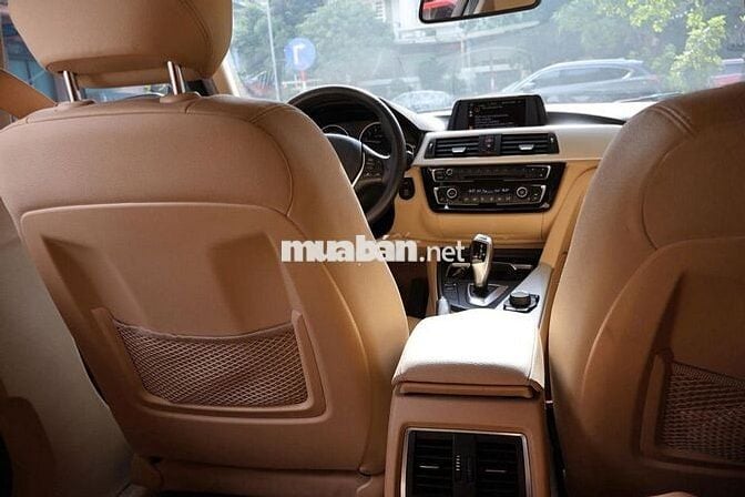 BMW 320i 2016 màu trắng, số tự động 93.000 km