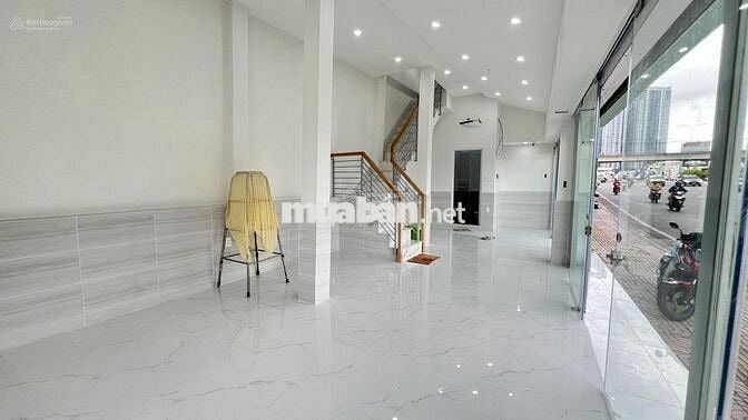 Cho thuê nhà mặt tiền Nguyễn Hữu Cảnh - vị trí đẹp, kinh doanh sầm uất