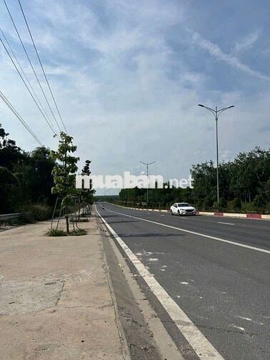 Xưởng Bán có nguồn thu 320 triệu/tháng. S 8.300m² Giá 45,1 tỷ bớt lộc