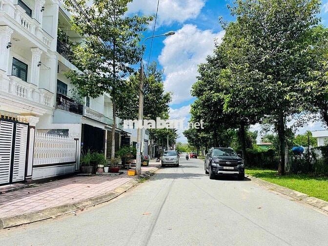 Cho thuê biệt thự mới đẹp góc 2 mặt tiền khu dân cư Bửu Long