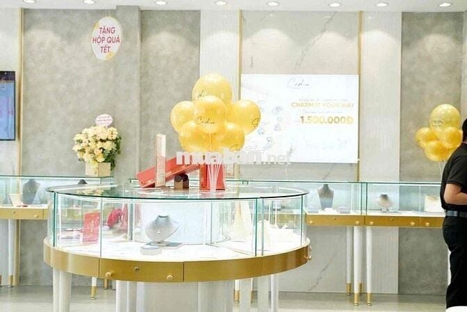 SPA - NHA KHOA MT 532 NGUYỄN THỊ MINH KHAI, Q3. DT 7x15m, Kc: tr 3 lâu