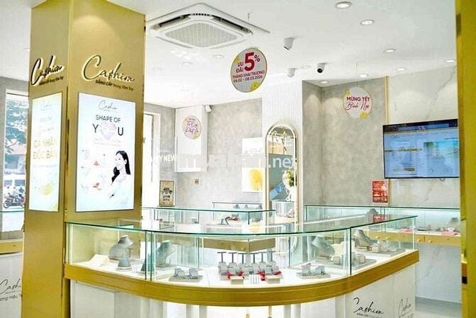 SPA - NHA KHOA MT 532 NGUYỄN THỊ MINH KHAI, Q3. DT 7x15m, Kc: tr 3 lâu