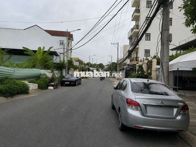 Nhà đẹp vị trí vàng, giá cực tốt.
