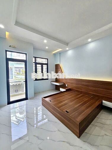 Cho thuê nhà 1 trệt 2 lầu gần ngã tư Miếu Ông Cù 4 phòng giá 10 tr/ th