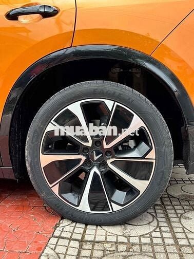 VinFast VF8 Plus mua pin catl cuối 2023