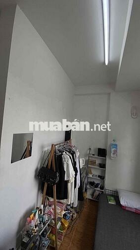 Em pass phòng ạ, em hỗ trợ 500k tiền cọc và có thể thương lượng thêm a
