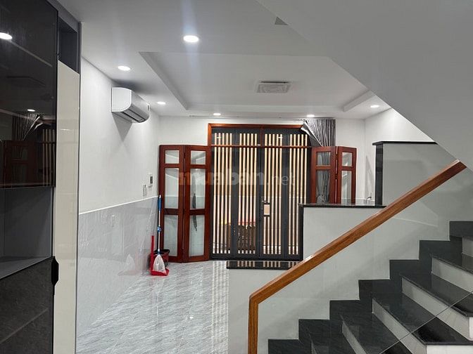 Bán nhà 606/147/48 đường 3/2 phường Diên Hồng, Dt: 4,1x8,5m, nở hậu 