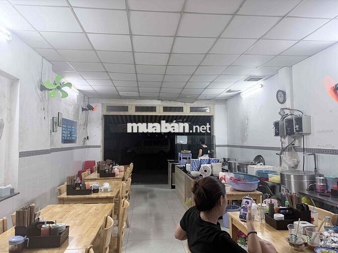 Tuyển người phụ quán